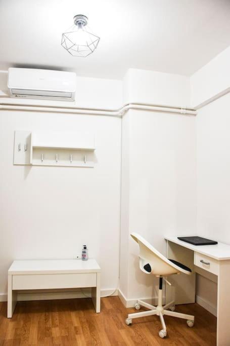 Newly Renovated-City Center Apartment Афіни Екстер'єр фото