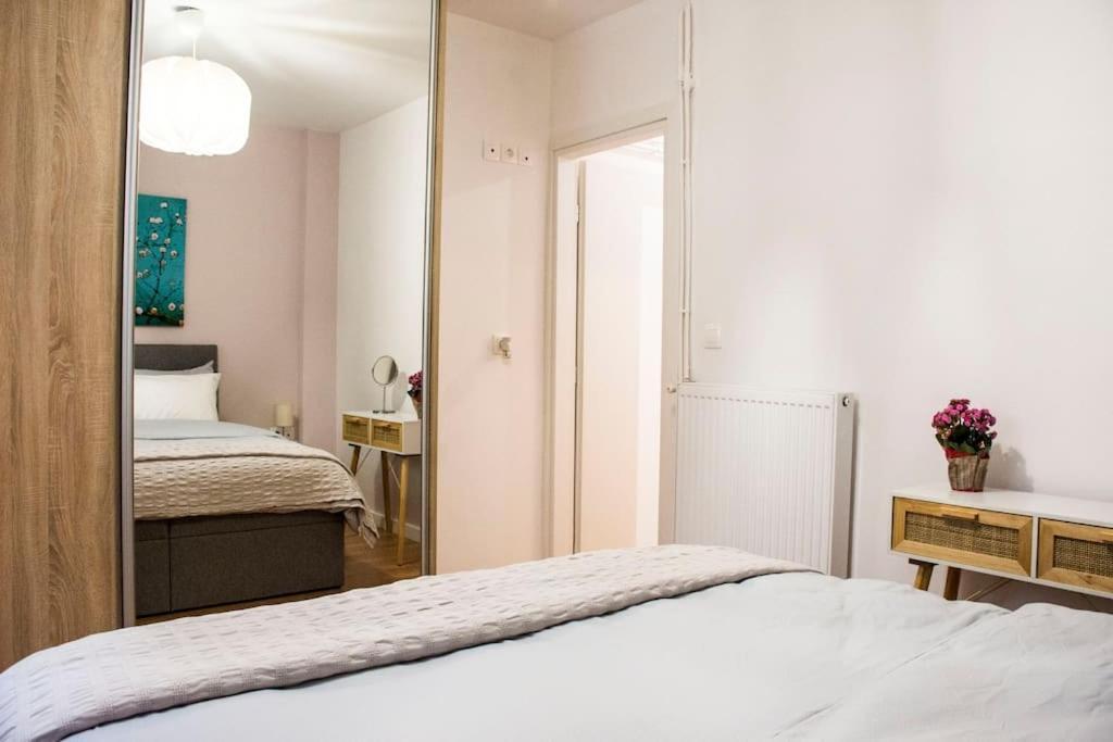 Newly Renovated-City Center Apartment Афіни Екстер'єр фото