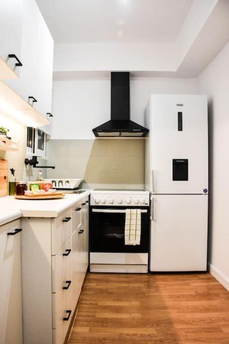 Newly Renovated-City Center Apartment Афіни Екстер'єр фото